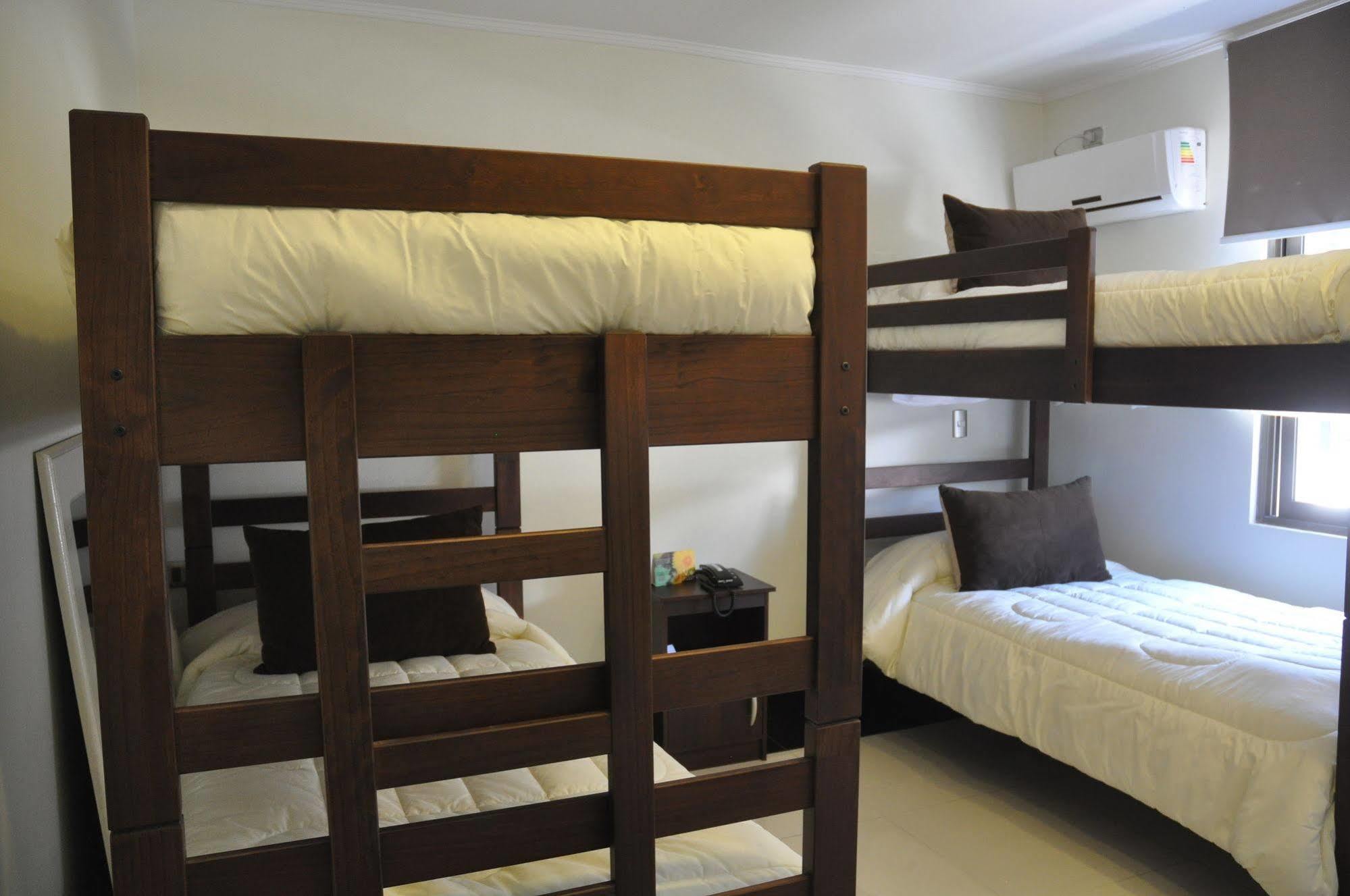 Cosmopolita Hostel Santiago Buitenkant foto